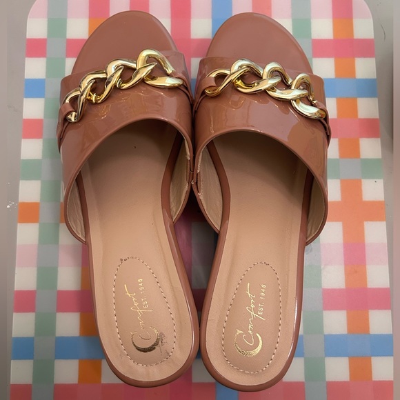 Women’s Size 9 Cato Comfort Est 1946 Camel & Chunky Gold Link Wedge Shoes - Picture 1 of 1